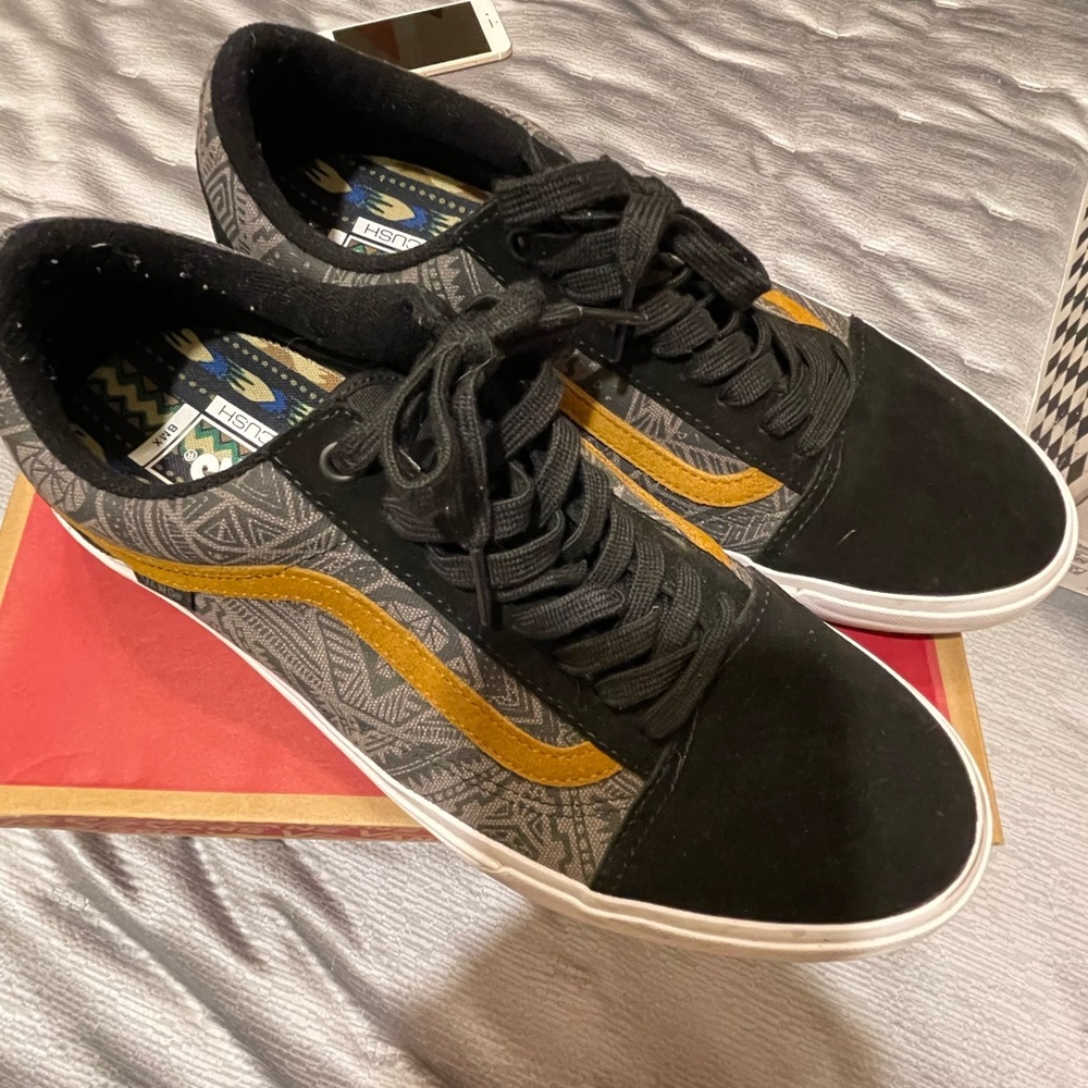 Vans - Picture 2 of 7